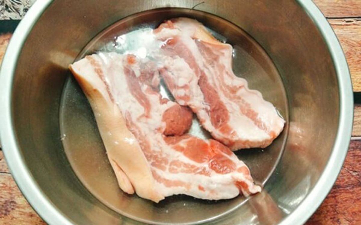 Bước 1: Sơ chế thịt heo