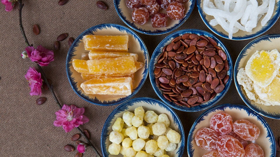 Mứt là một trong những món ăn không thể thiếu ngày Tết