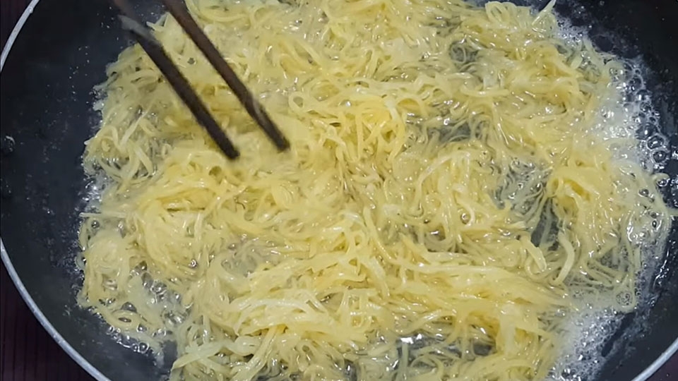 Sên mứt dừa trên lửa nhỏ