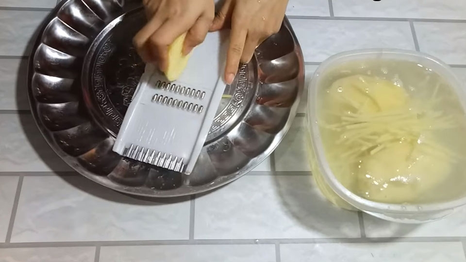 Sơ chế khoai tây làm mứt