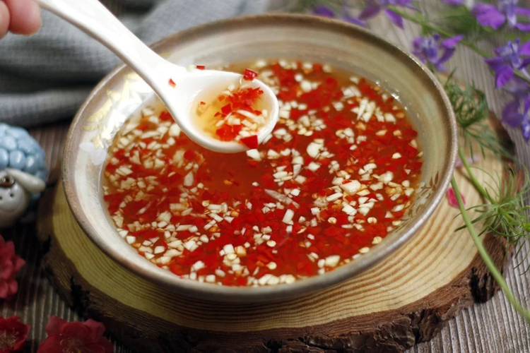 Khám phá cách làm nước chấm phở cuốn thơm ngon, hấp dẫn, đúng chuẩn vị truyền thống của người Hà Nội hình 8