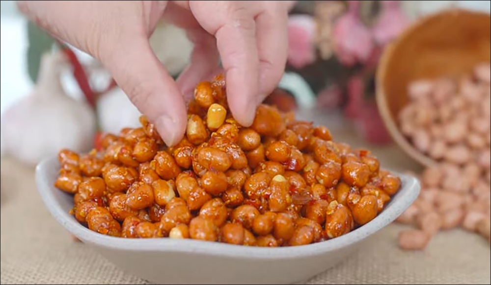 Thành phẩm món đậu phộng rang nước mắm