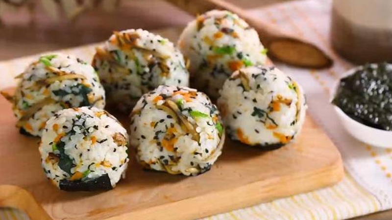Top 16 cách làm đồ ăn vặt từ cơm nguội hấp dẫn siêu nhanh, siêu rẻ cho gia đình15