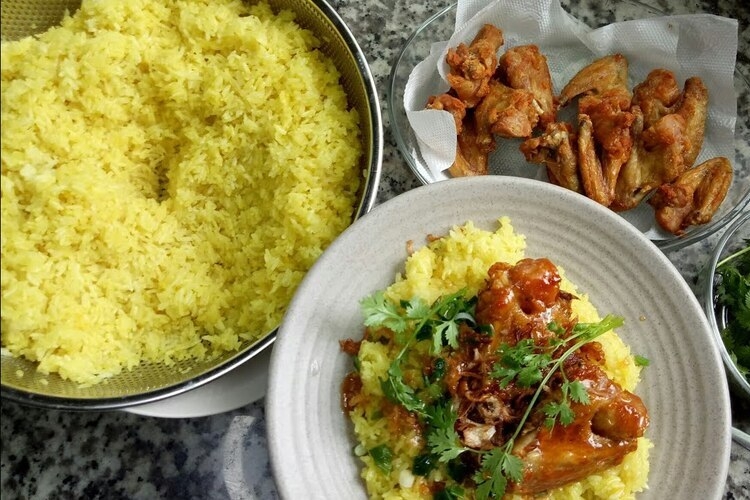 Xôi gà chiên nước mắm