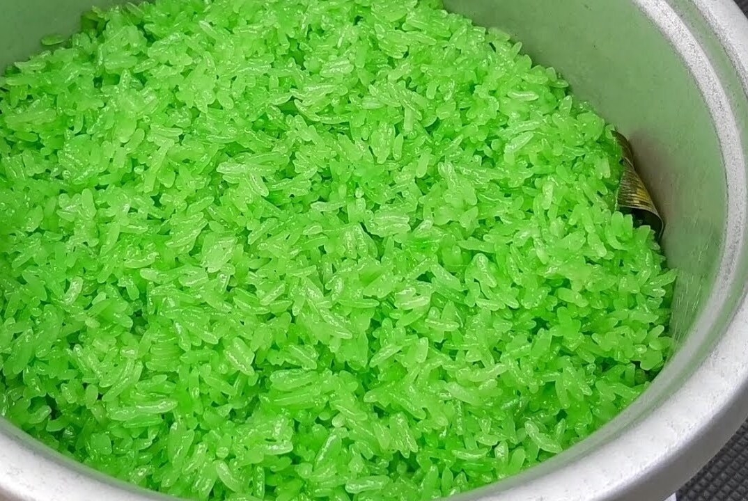 Nấu xôi lá dứa nhanh gọn bằng nồi cơm điện