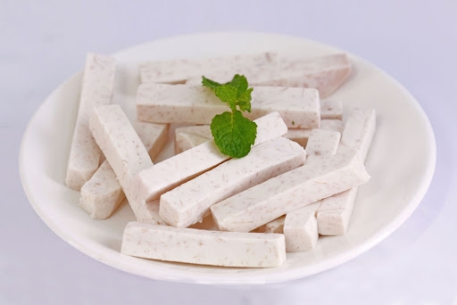 Cắt khoai thanh các que dài