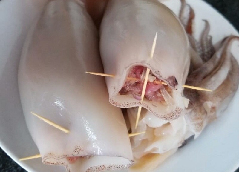 Nhồi nhân thịt vào mực