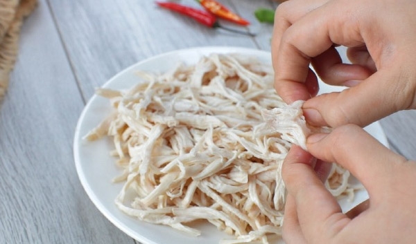 Xé nhỏ ức gà