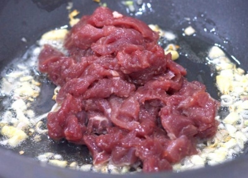 Xào thịt bò