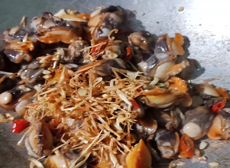 Xào sò lông với sả ớt