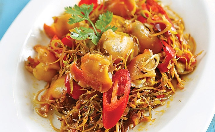 Thưởng thức sò lông xào với tỏi ớt ngọt thơm, cay cay
