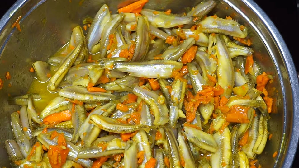 Kho cá đến khi nước cạn xuống