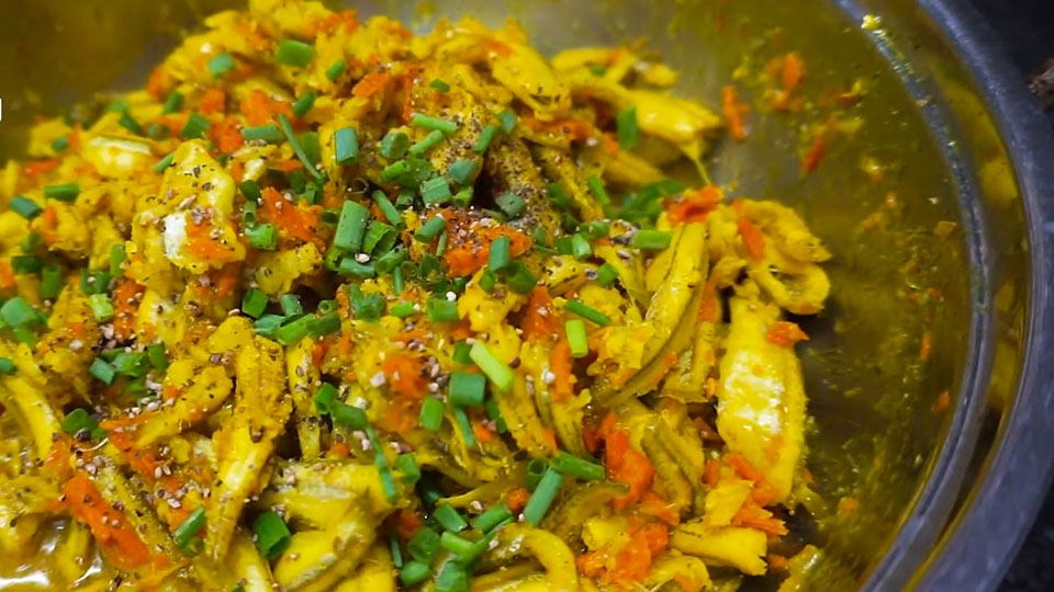 Thành phẩm cá lòng tong kho nghệ hấp dẫn