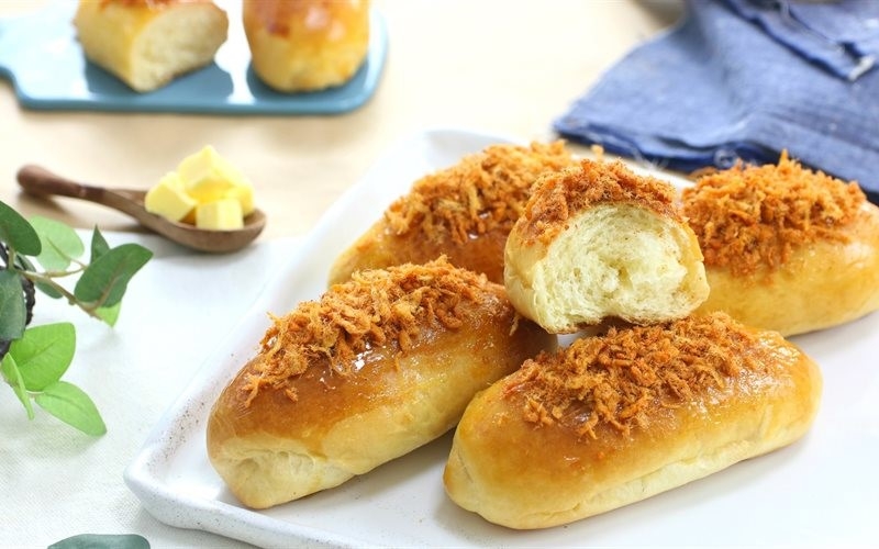 Bánh mì chà bông sốt dầu trứng