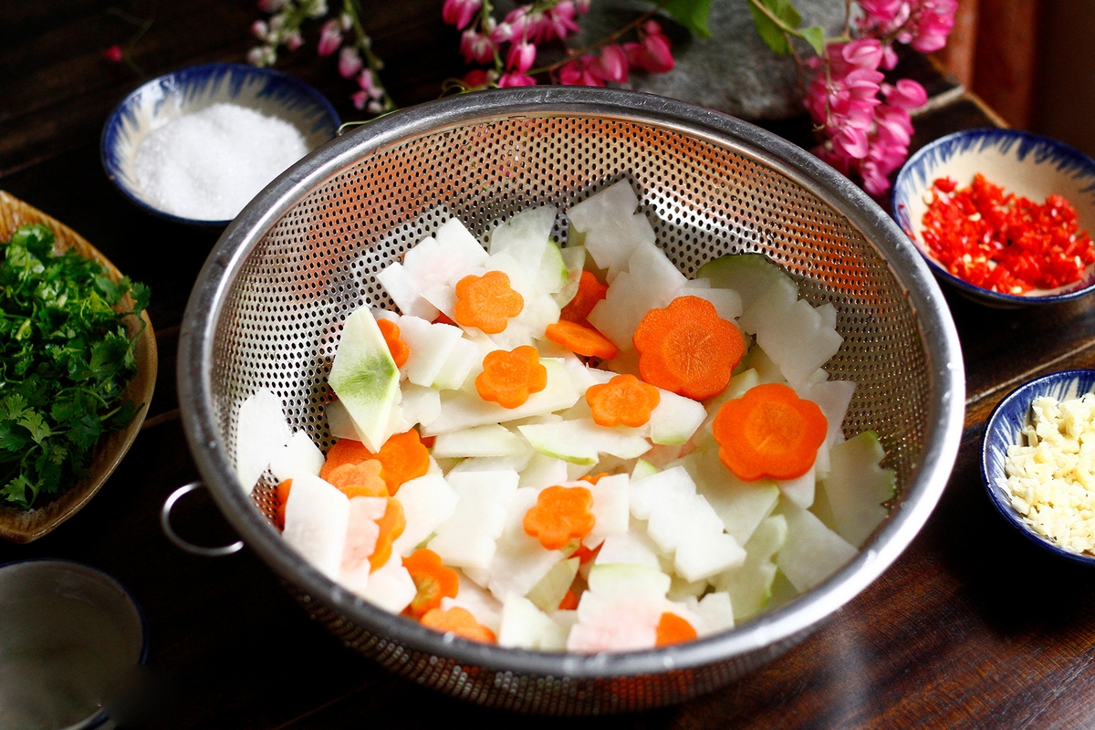 cách làm cà rốt su hào chua ngọt ăn liền - hình 3
