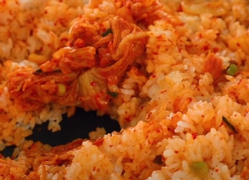 Chiên cơm với kim chi