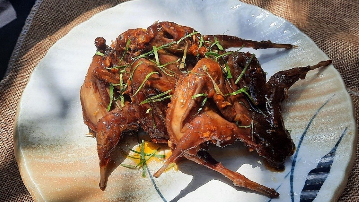 Món cút chiên nước mắm đậm đà, ăn cùng cơm nóng là hết sẩy