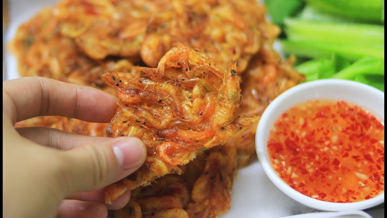 Món tép chiên khoai môn có vị bùi béo, giòn ngọt, rất lạ miệng