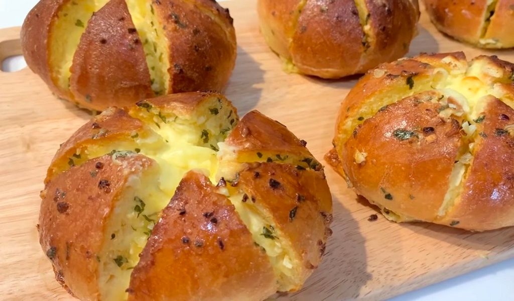 Cách làm bánh mì bơ tỏi bằng chảo thơm ngon, cực kỳ đơn giản cho bữa sáng nhanh gọn 5