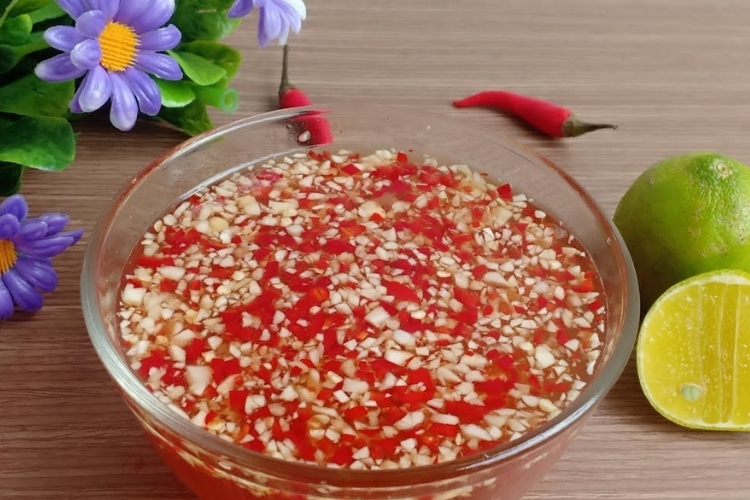 Pha nước chấm chua ngọt