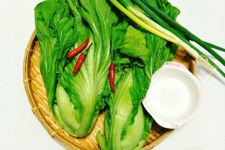 Nguyên liệu làm dưa cải chua ngọt