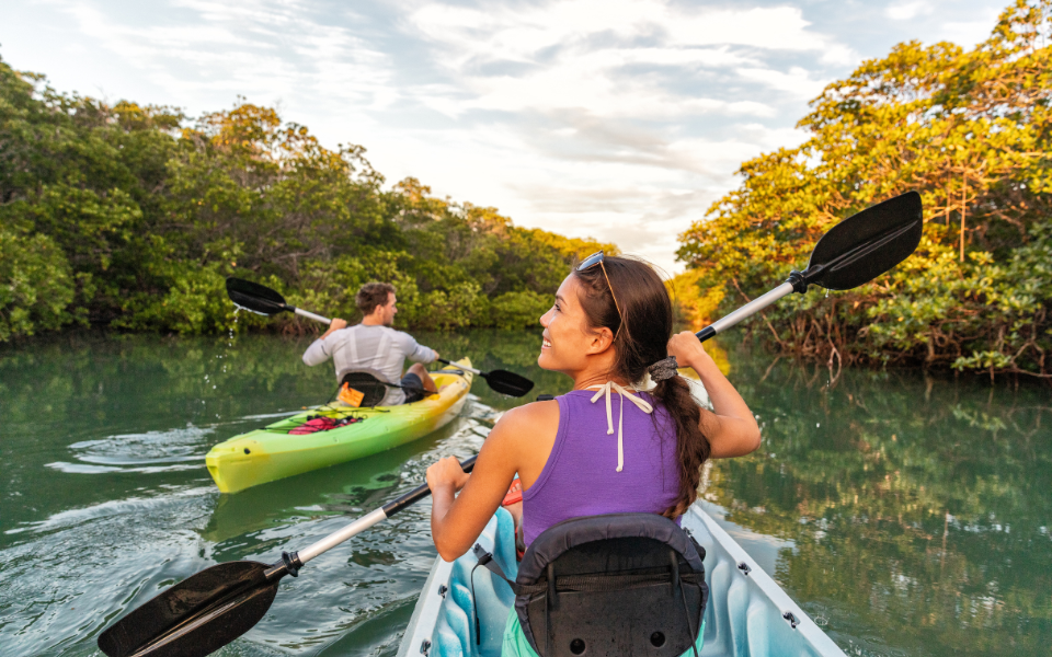 Kayak là chiếc thuyền nhỏ có chiều ngang hẹp