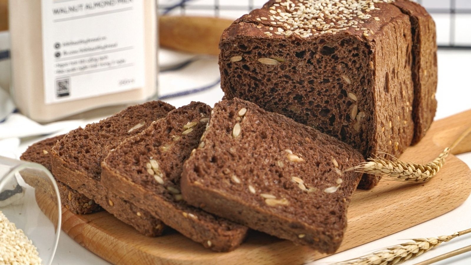 Bánh mì đen là gì?