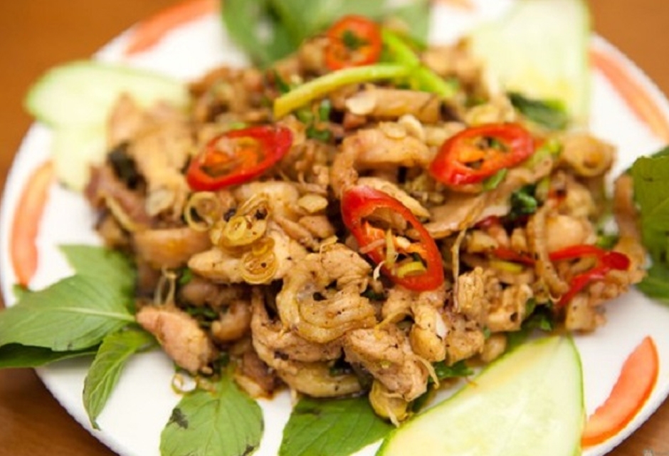 Thịt thỏ xào sả ớt thơm nồng, cay cay, ngọt thịt cực hấp dẫn.