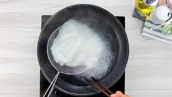 miến xào mực khô 7