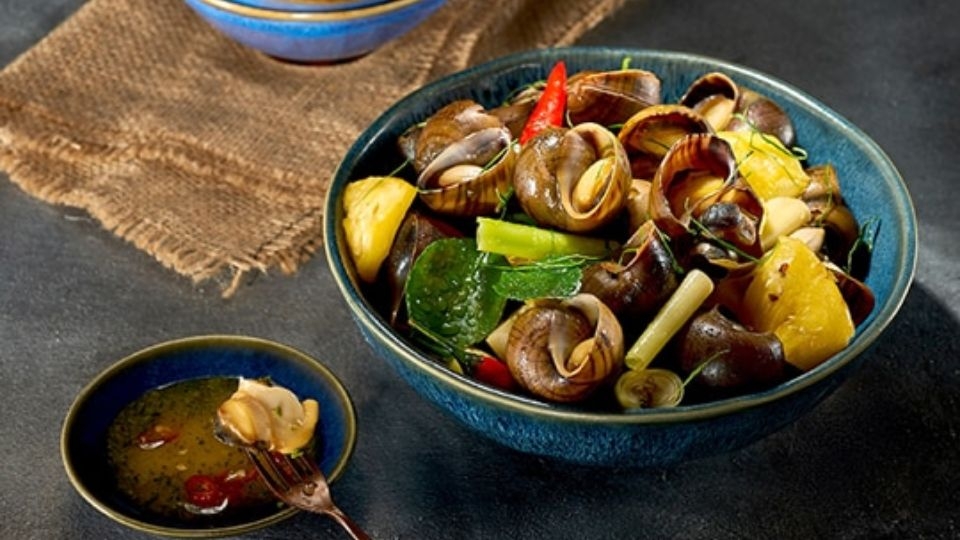 Ốc bươu xào dứa
