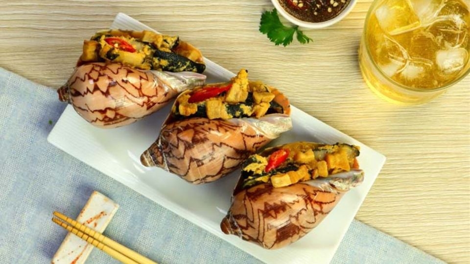 Ốc giác xào trứng muối