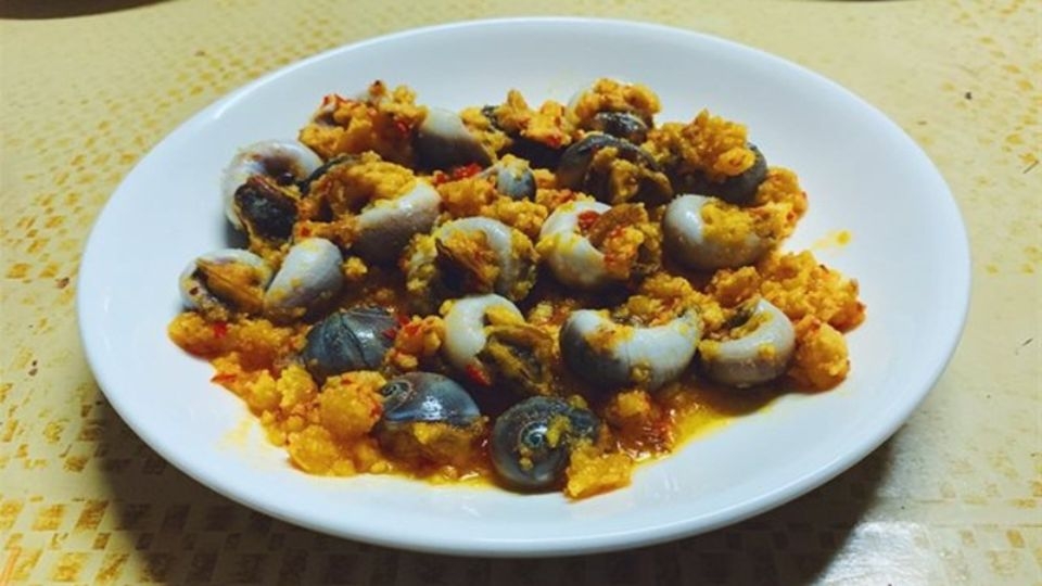 Ốc mỡ xào trứng muối