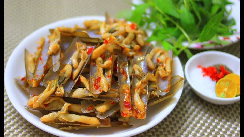 Ốc móng tay xào sa tế