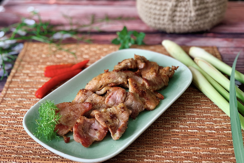 Nạc dăm chiên sả