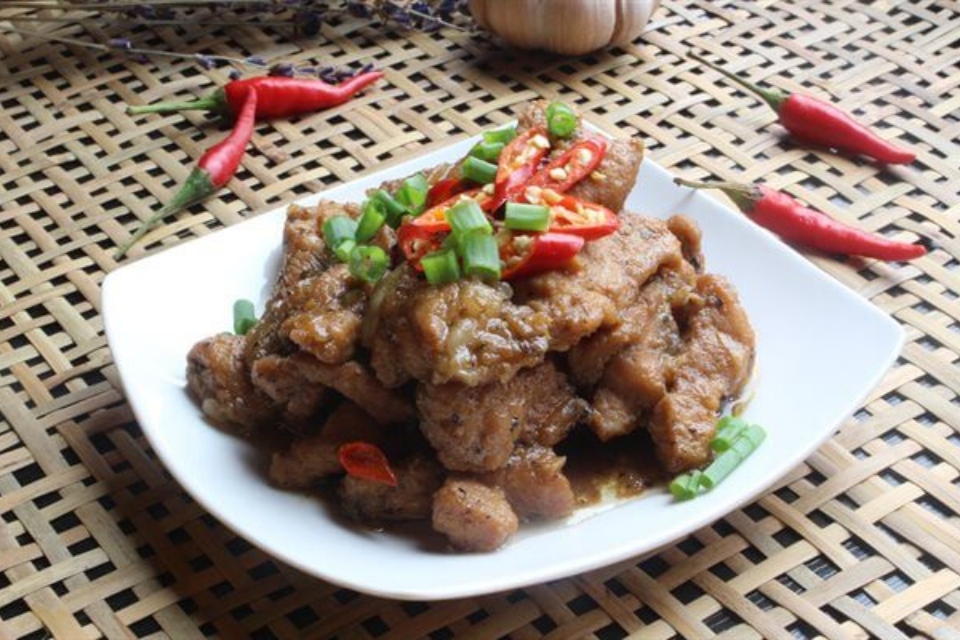 Nạc dăm kho tiêu