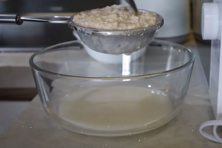 Lọc yến mạch để lấy nước