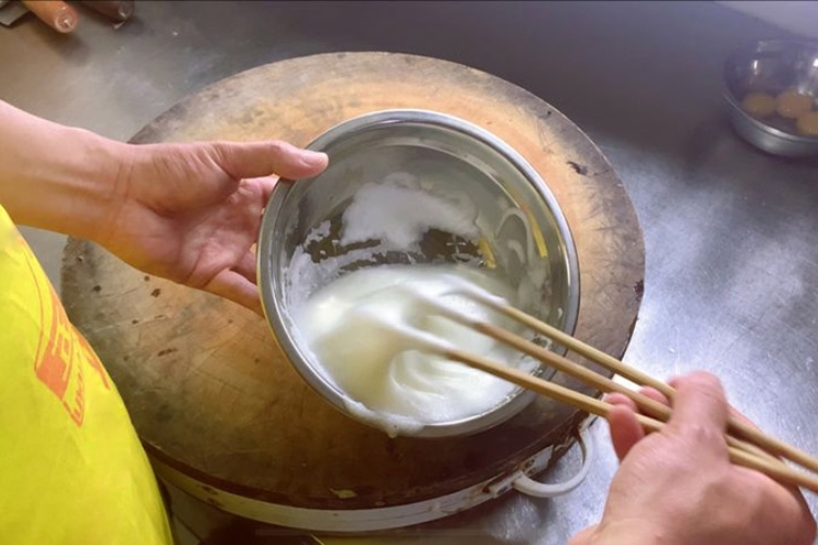 Cách đánh trứng bông bằng đũa