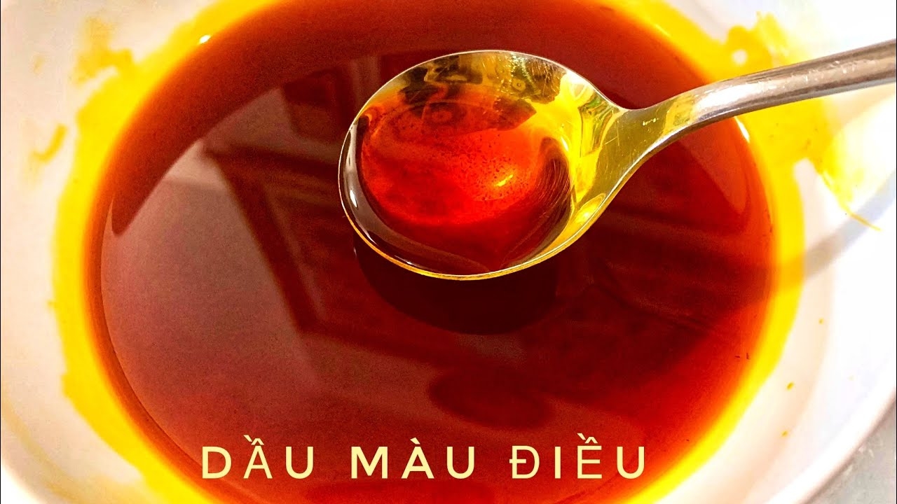 Dầu điều có màu đỏ vàng tự nhiên, thường dùng chế biến bún bò, bún riêu, khô gà lá chanh, hay bánh tráng trộn