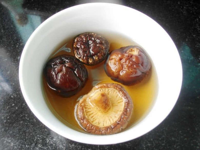 Ngâm mềm nấm đông cô