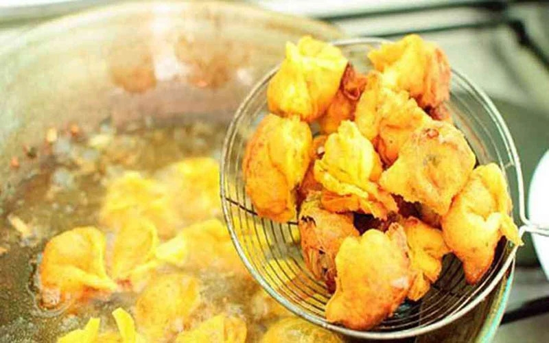 Chiên vàng hoành thánh