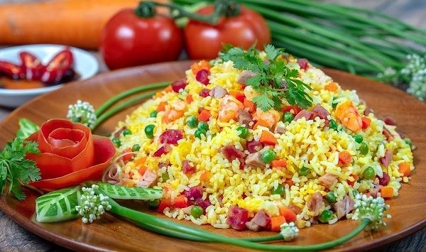 Cách làm cơm chiên Dương Châu hình 2