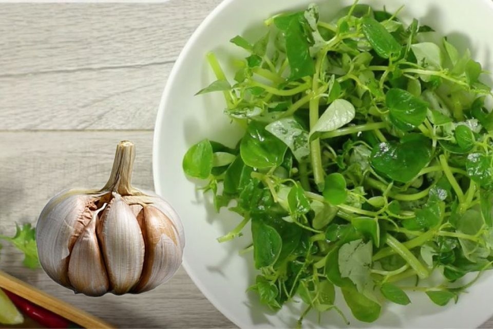 Rau càng cua xào tỏi 2