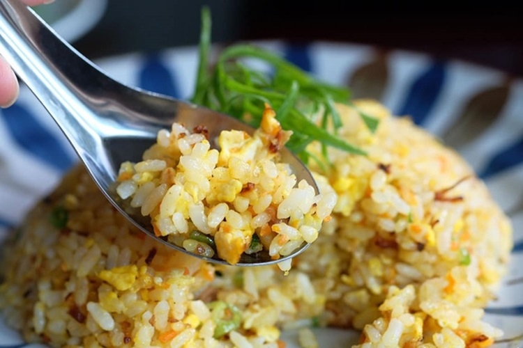 Bật mí cách làm cơm chiên giòn thơm ngon chỉ trong vài phút cho những ngày bận rộn - Hình 5
