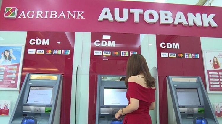 Chọn Cardless trên màn hình chờ ATM Agribank