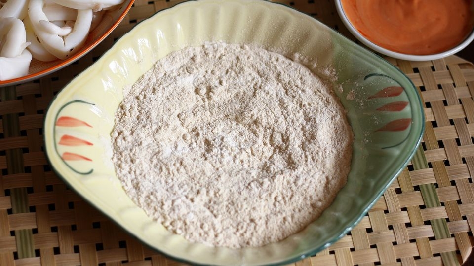 Trộn bột chiên xù