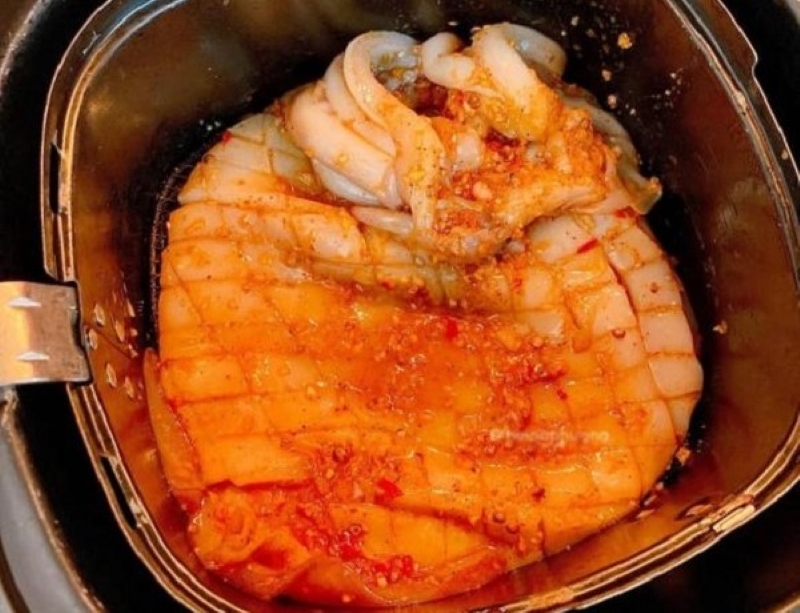 2 cách nướng mực bằng nồi chiên không dầu thơm ngon “nhức nách”