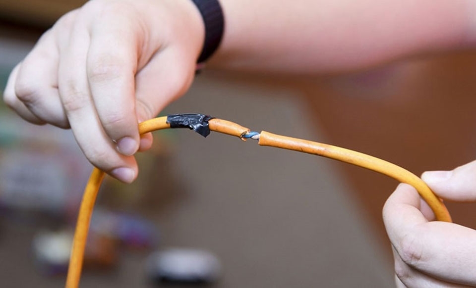 Lò nướng bị nhiễm điện - Ảnh 02