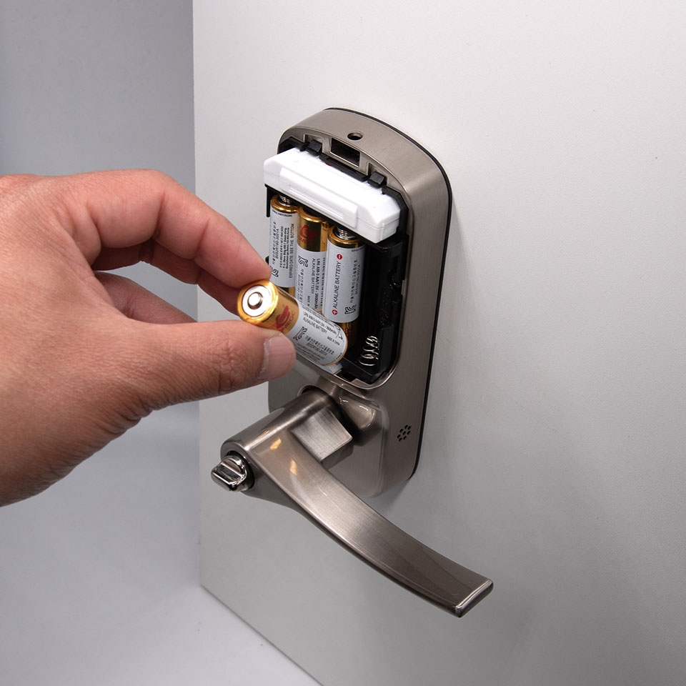 Thay pin khóa cửa vân tay - Ảnh 09