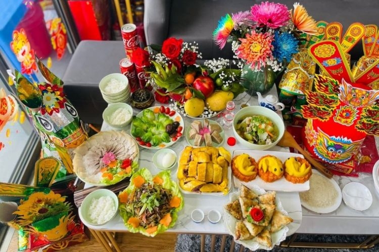 Chuẩn bị lễ vật và mâm cỗ cúng ông Công ông Táo 2024