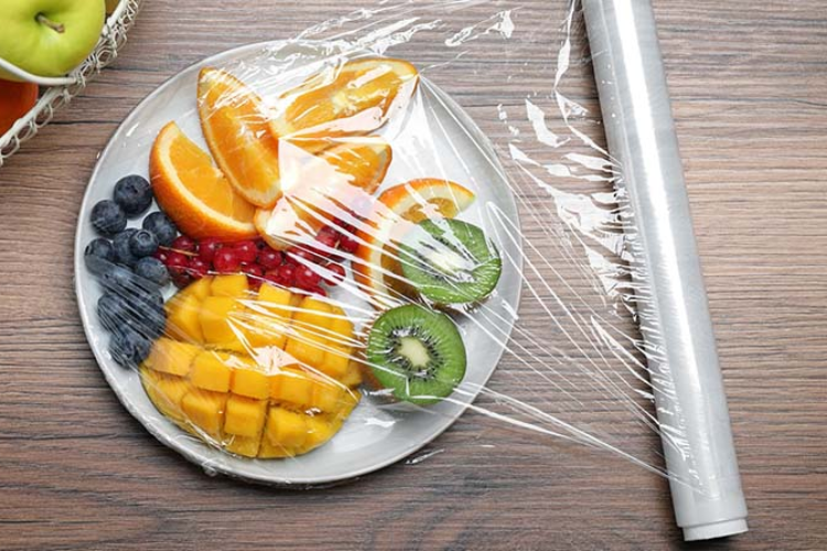 Màng bọc thực phẩm có lợi ích gì? Khám phá ứng dụng thú vị của chúng trong cuộc sống mà không phải ai cũng biết hình 2